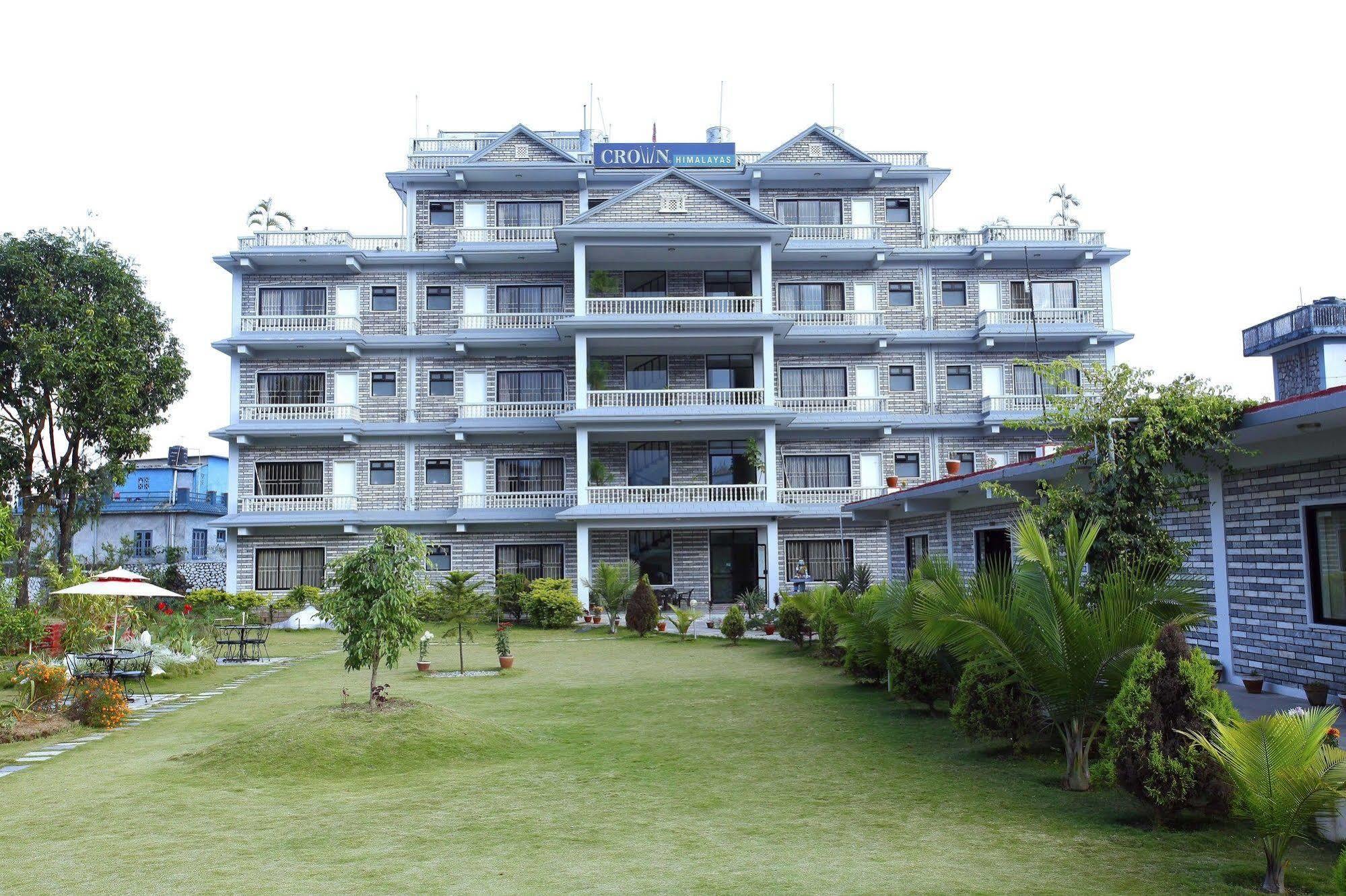 Hotel Crown Himalayas Покхара Екстер'єр фото